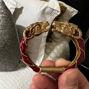 Vintage Double Ram Head Red Enamel Hinged Bracelet

 Honor Aries